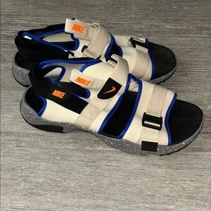 Nike Canyon
Fossil men’s sandals